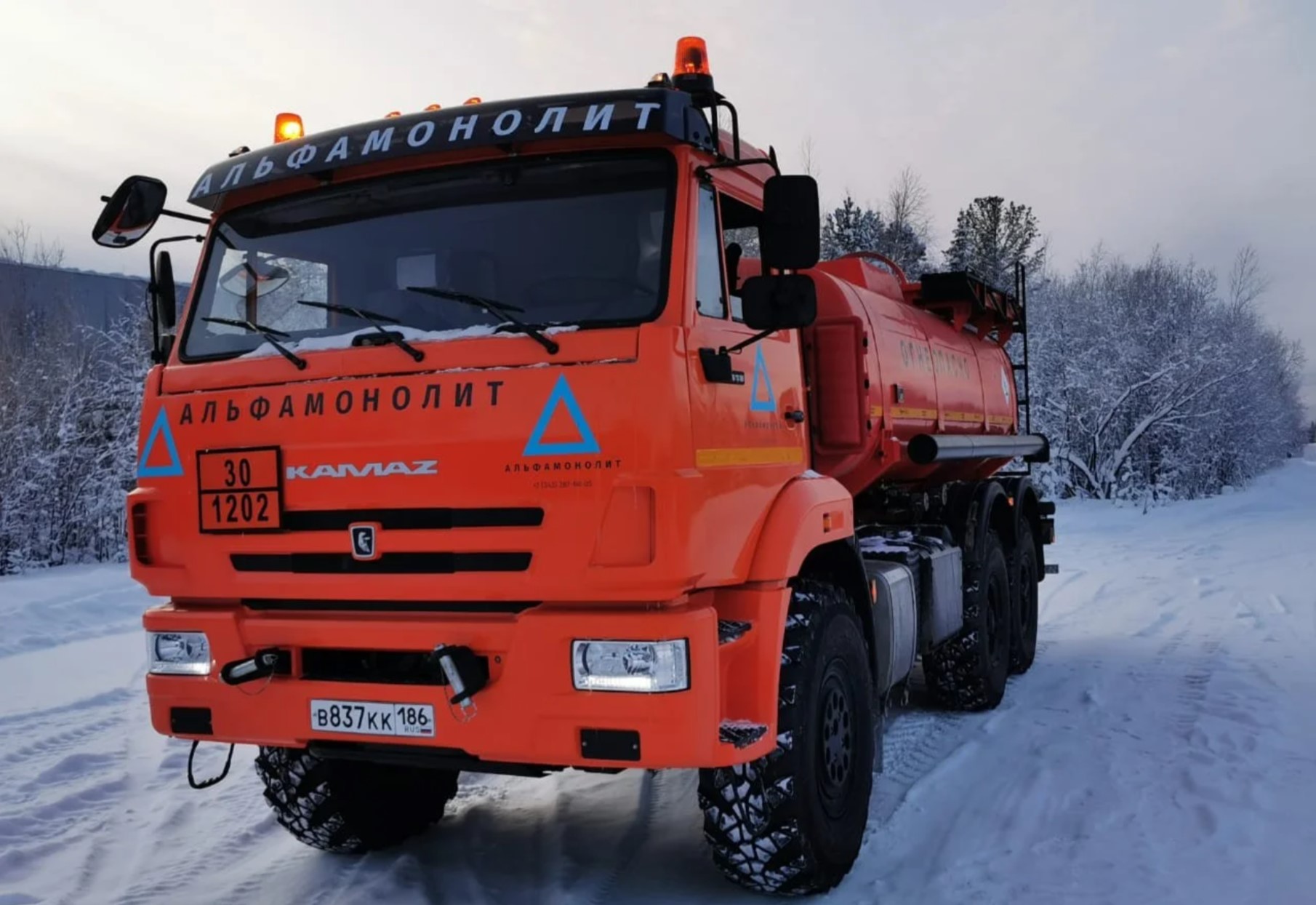 Бензовоз вездеход АТЗ (автотопливозаправщик)