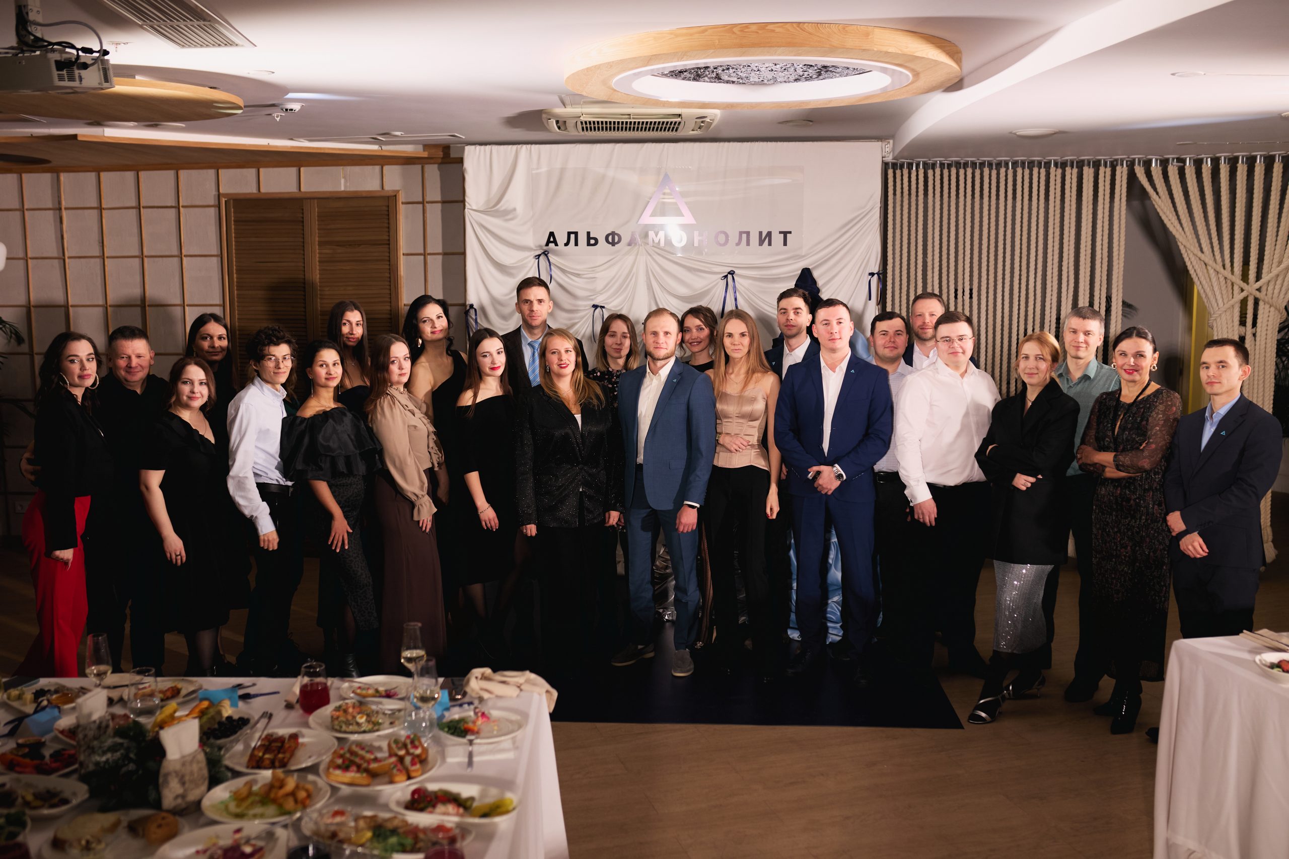 Екатеринбургский филиал «Альфамонолита» встретил Новый год с душой и размахом