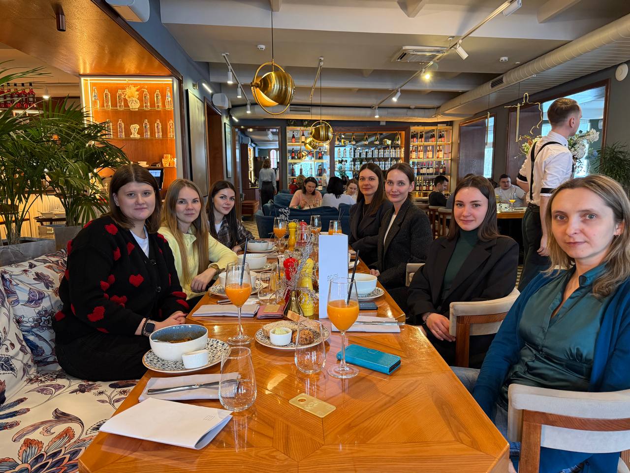 Команда екатеринбургского филиала «Альфамонолит» собралась на традиционный корпоративный обед